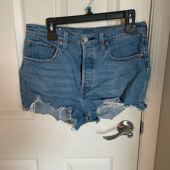 Levi’s Denim Blue Women's Shorts high waisted - Picture 1 of 3